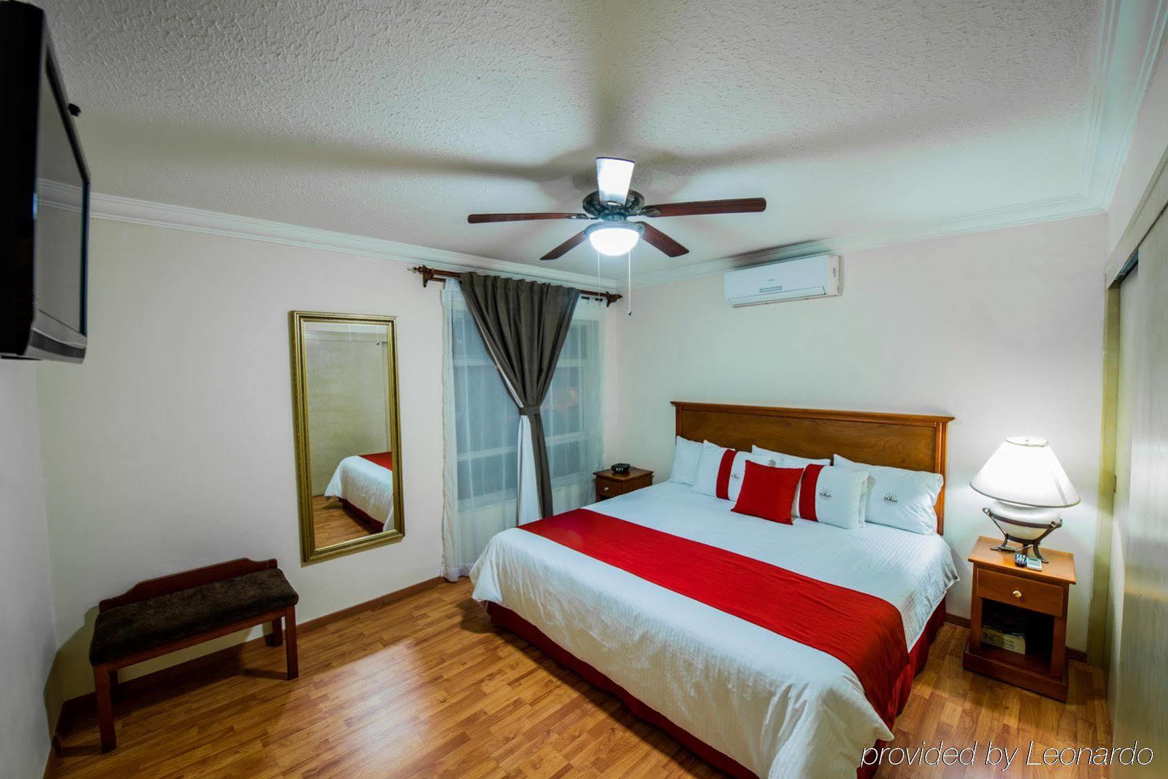 Del Marques Hotel And Suites Guadalajara Kültér fotó